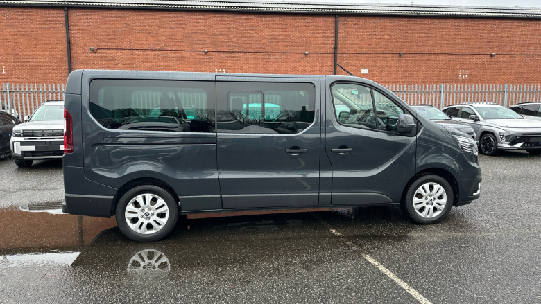 Renault Trafic Lwb Minibus Diesel LL30 Blue dCi 170 Extra 9 Seater EDC